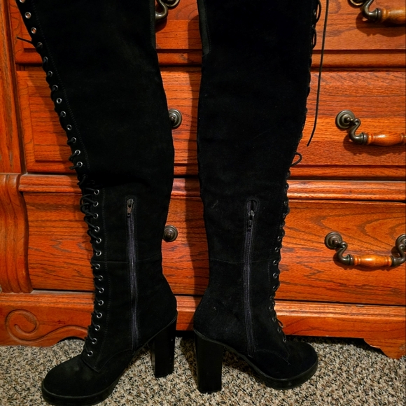 Aldo thigh high suede boots paid $300 only ware like 5 times like bran new - Picture 3 of 6